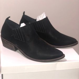 Steve Madden ankle cowboy style boot . New in box